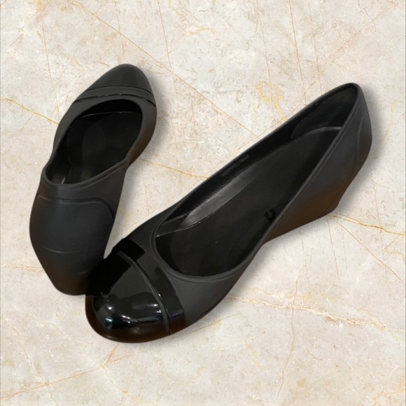 Crocs Women Wedge Cap Toe Slip-on Rubber Black Shoes Size 10W (fits like 9 1/2) - Picture 2 of 7